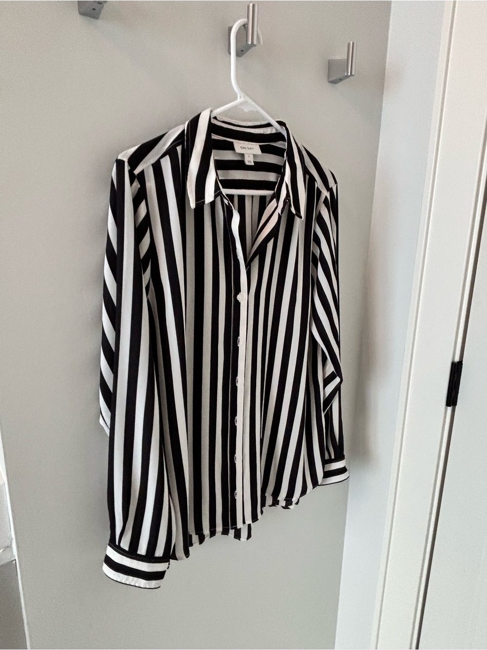 on twelfth Women's Button-Front Crepe Shirt - Picture 4 of 7